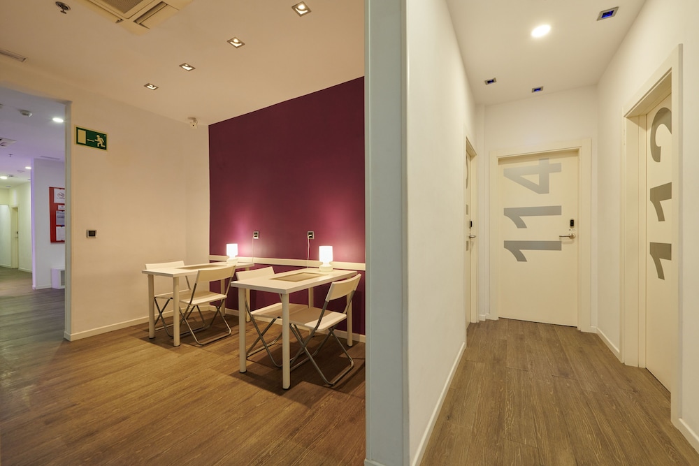 Hostal Mayerling Centro 24/33
