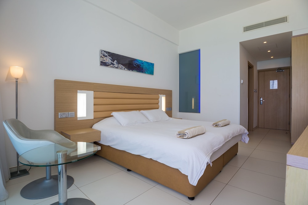 Vrissaki Beach Hotel 15/50