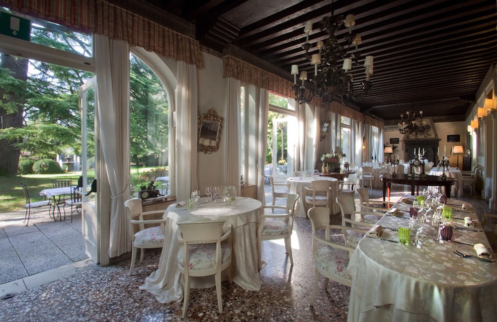 Hotel Villa Luppis 57/77