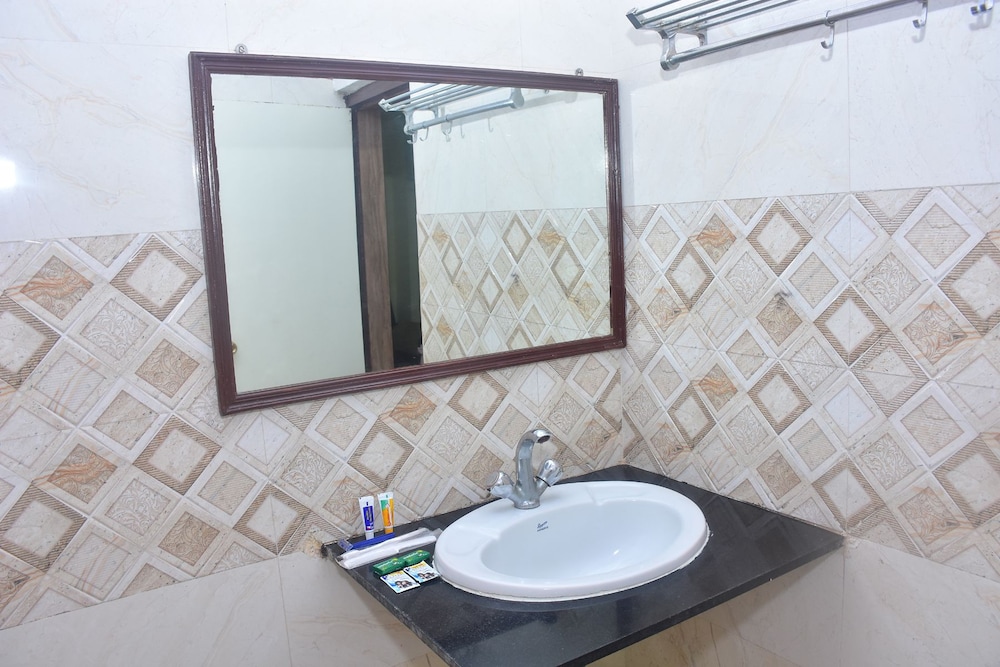 HOTEL ARYA PALACE 28/32