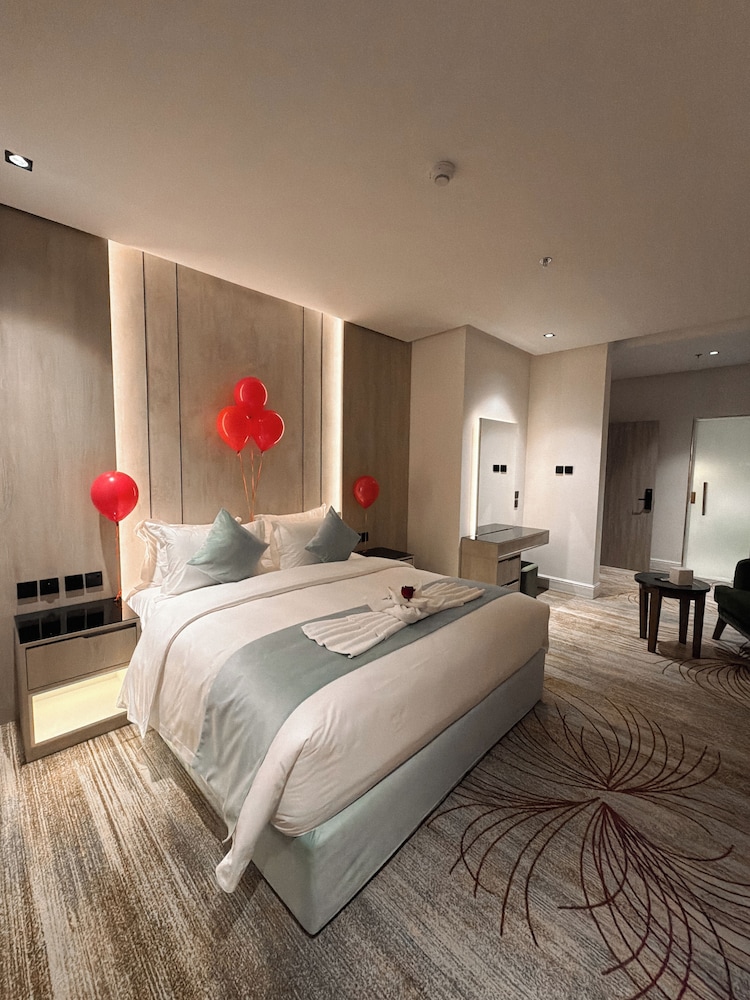 Rose Garden Hotel 20/50