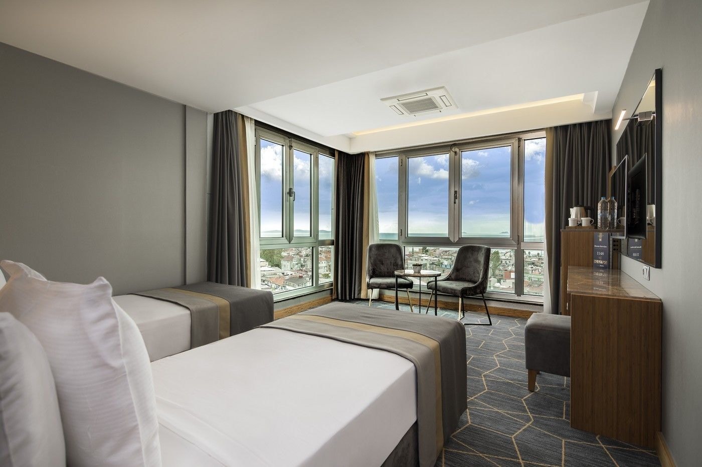 SUPERIOR, SEA VIEW