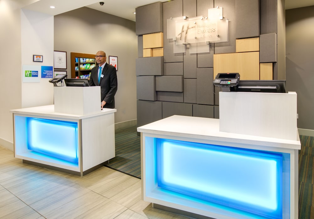 Holiday Inn Express Hotel And Suites Denton Unt Twu 6/68