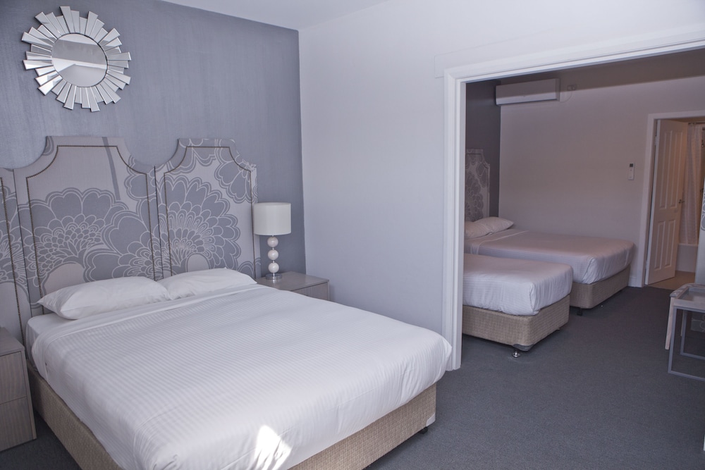 SAVOY DOUBLE BAY HOTEL 19/44