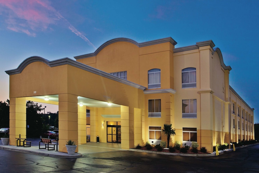 La Quinta Inn and Suites by Wyndham Florence 3/47
