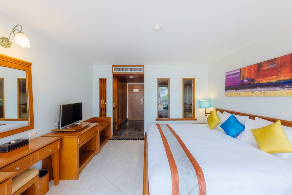 Sunset Beach Resort 18/66