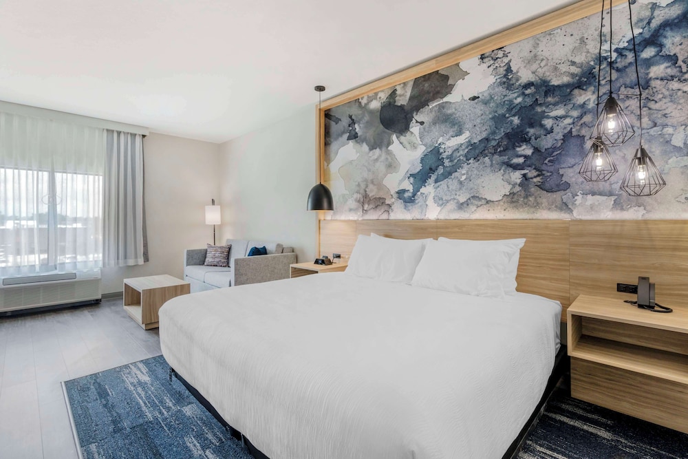 Standard, King Bed, Sofa