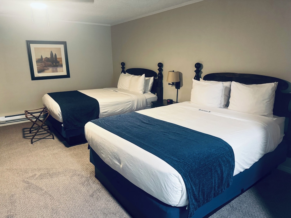 1 Bedroom, Suite, 1 Queen and 2 Murphy Beds, 2 Queen Beds, 2 Bathrooms