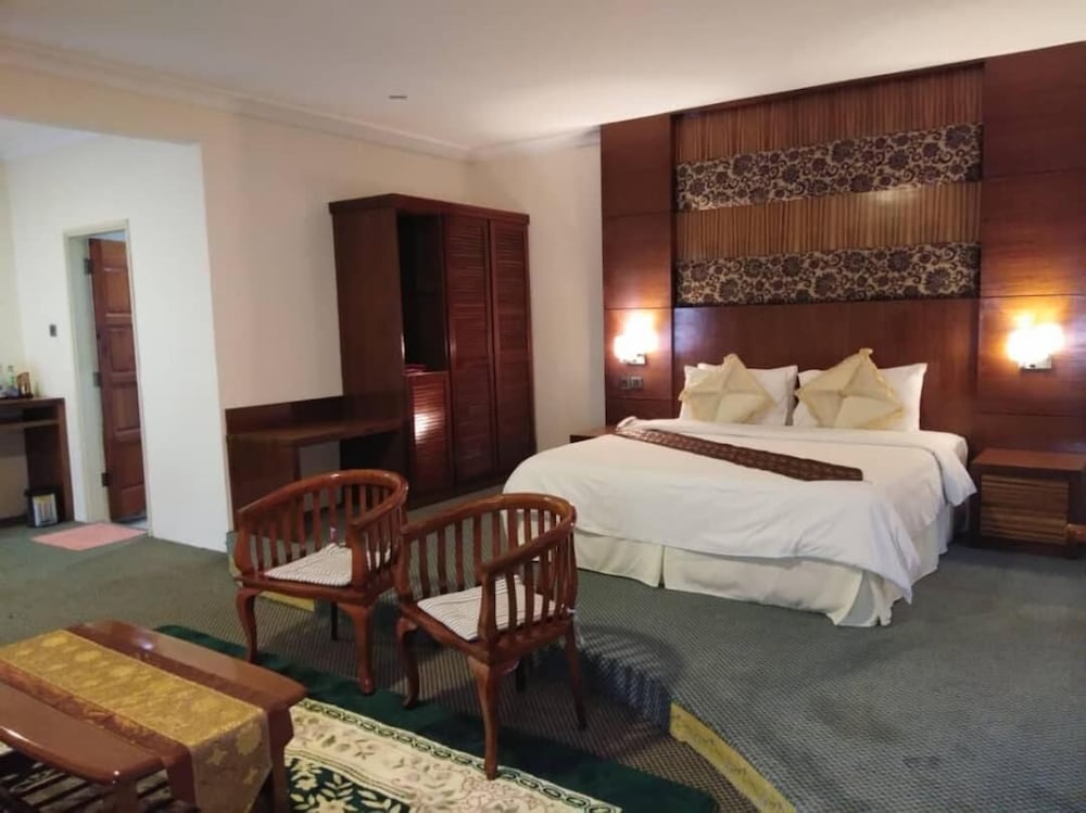 Rompin Beach Resorts 12/39