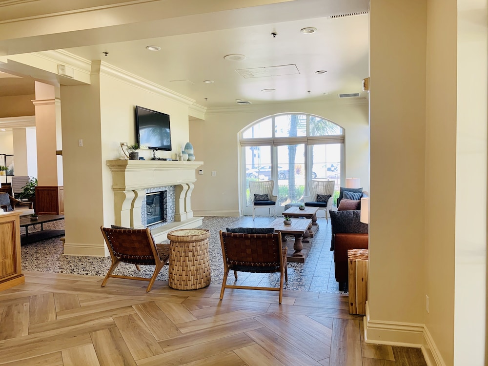 Hilton Garden Inn Carlsbad Beach 57/92