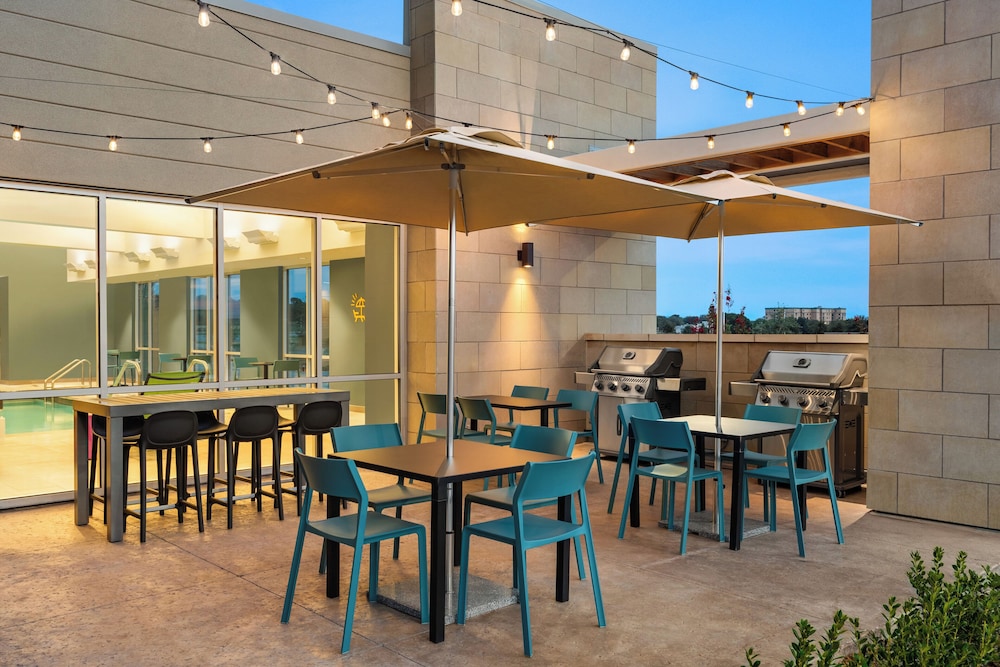 Home2 Suites by Hilton Denton 34/44