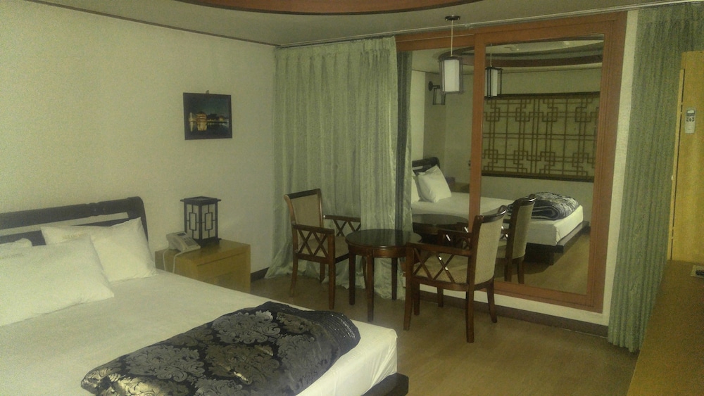 Arirang Hotel 25/50