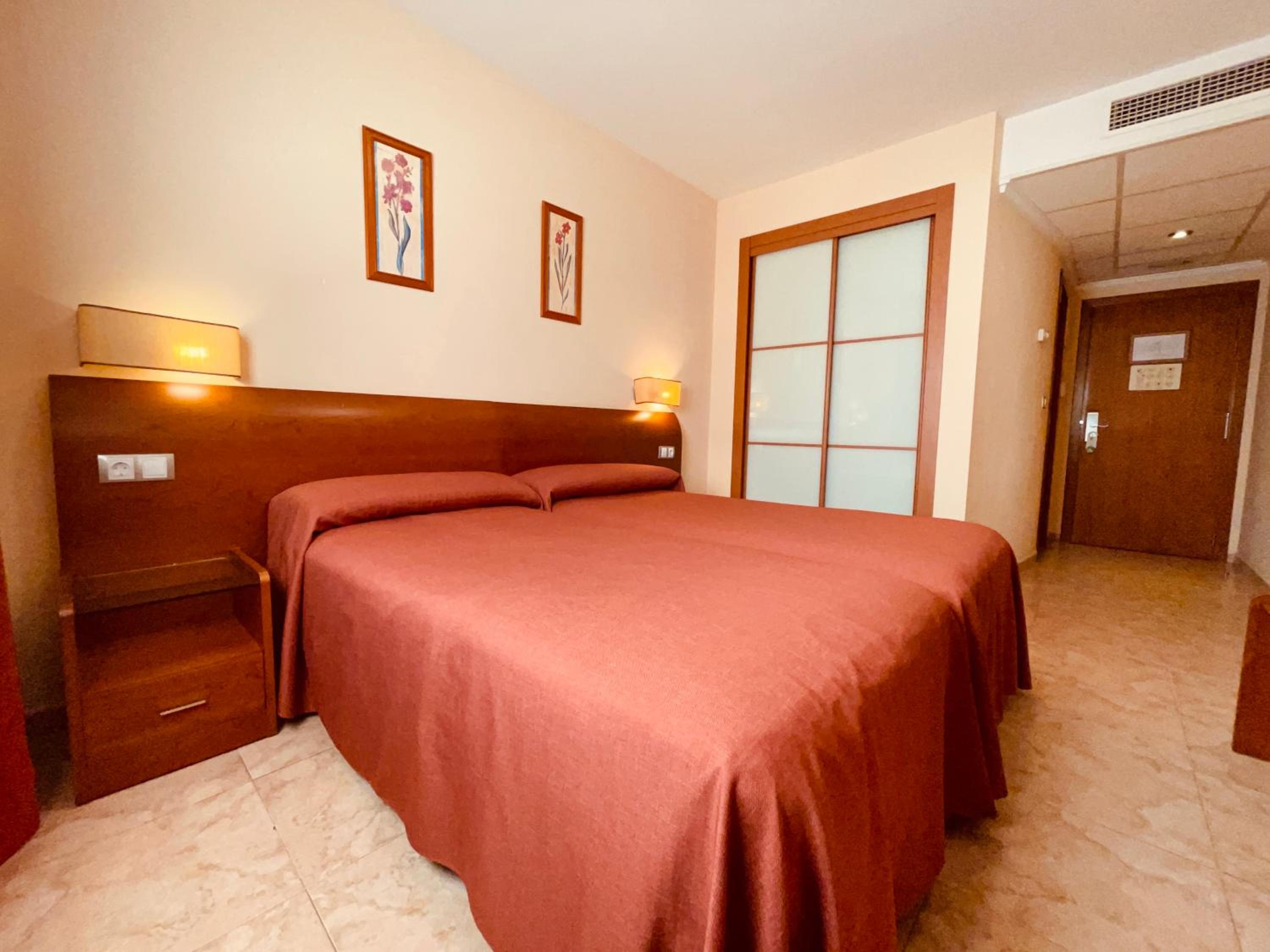 Room, Twin Beds