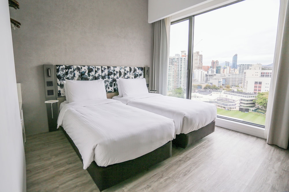 DELUXE, TWIN BEDS