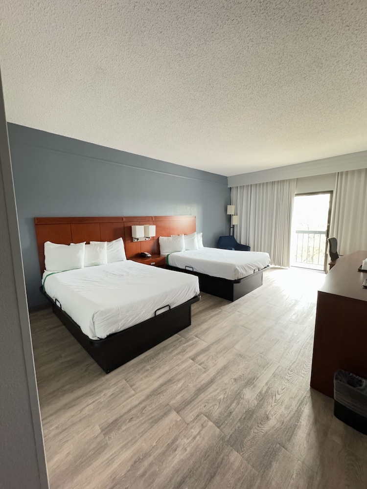 غرفة بسريرين مزدوجين لذوي الإعاقة، Super 8 by Wyndham Dallas Love Field Airport 2/9