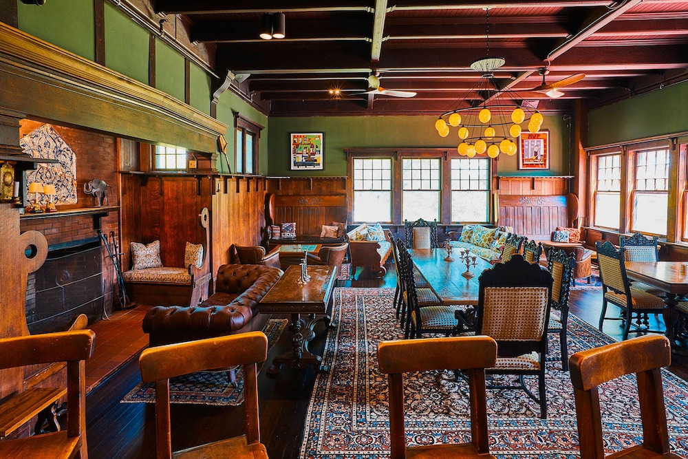 Apple Tree Inn 36/50