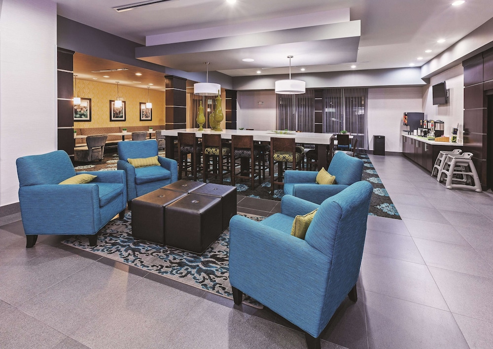 La Quinta Inn & Suites by Wyndham Fort Worth Arlington West 28/41