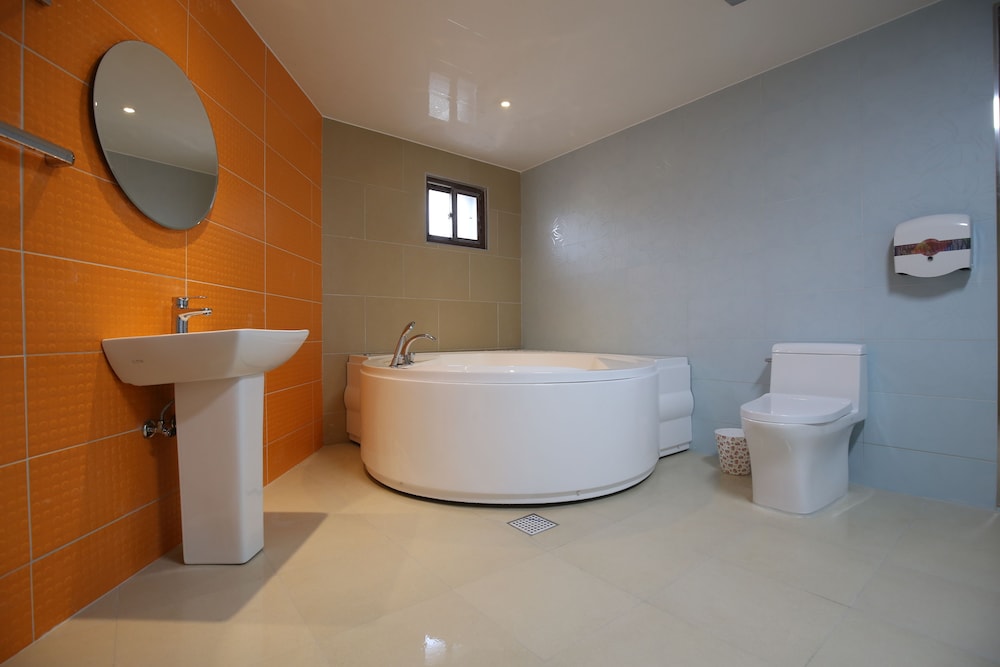R.I Spa Hotel 38/40