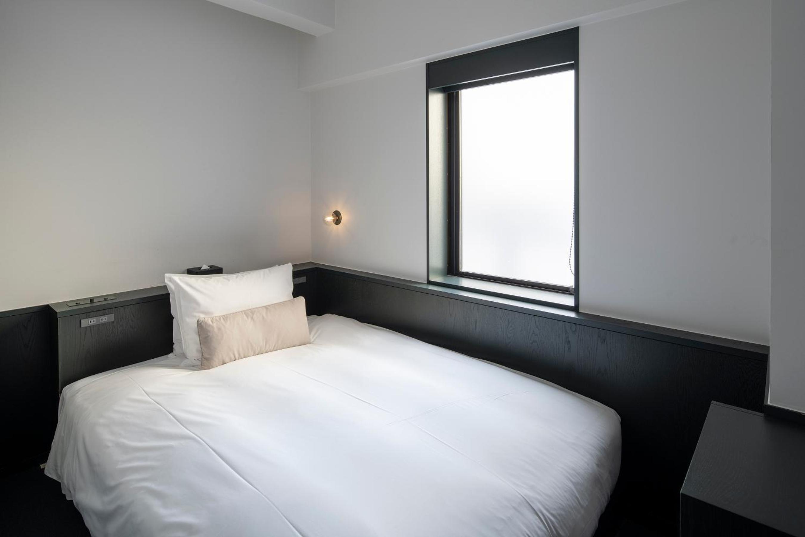MINIMAL, DOUBLE BED