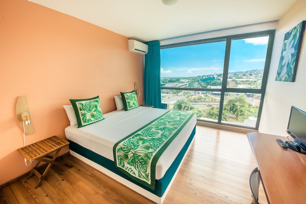 Tahiti Airport Motel 33/64