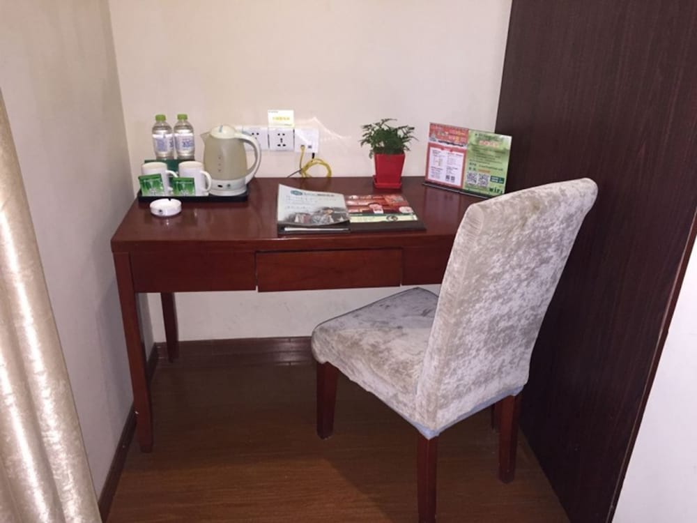 Greentree Inn Jiangsu Taizhou Jingjiang Bus Station Express Hotel 36/41