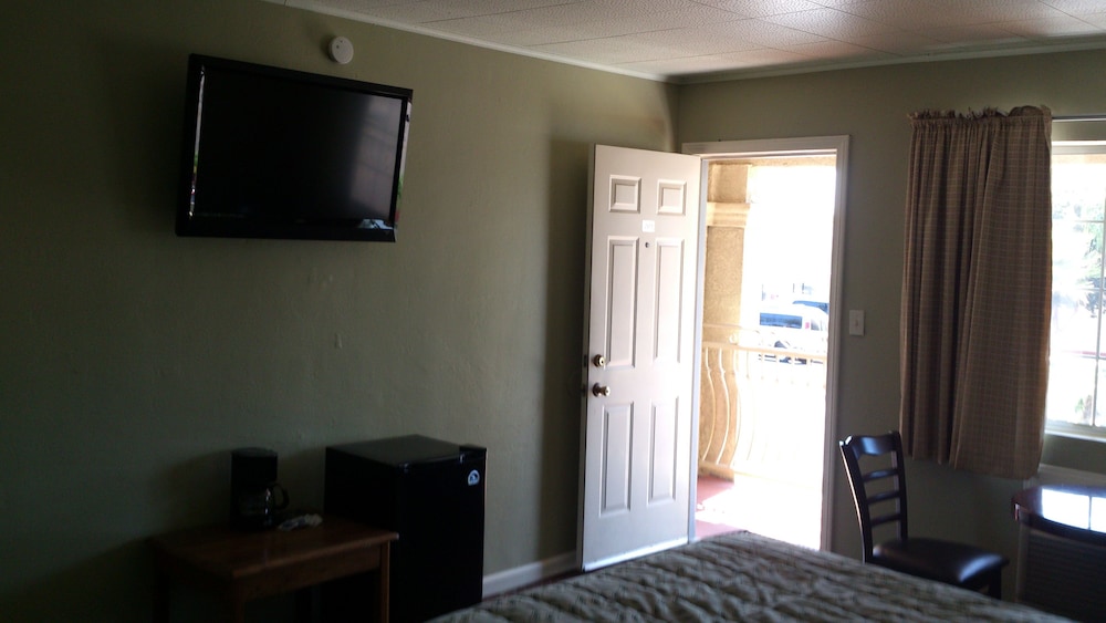 Santa Ana Travel Inn 34/40