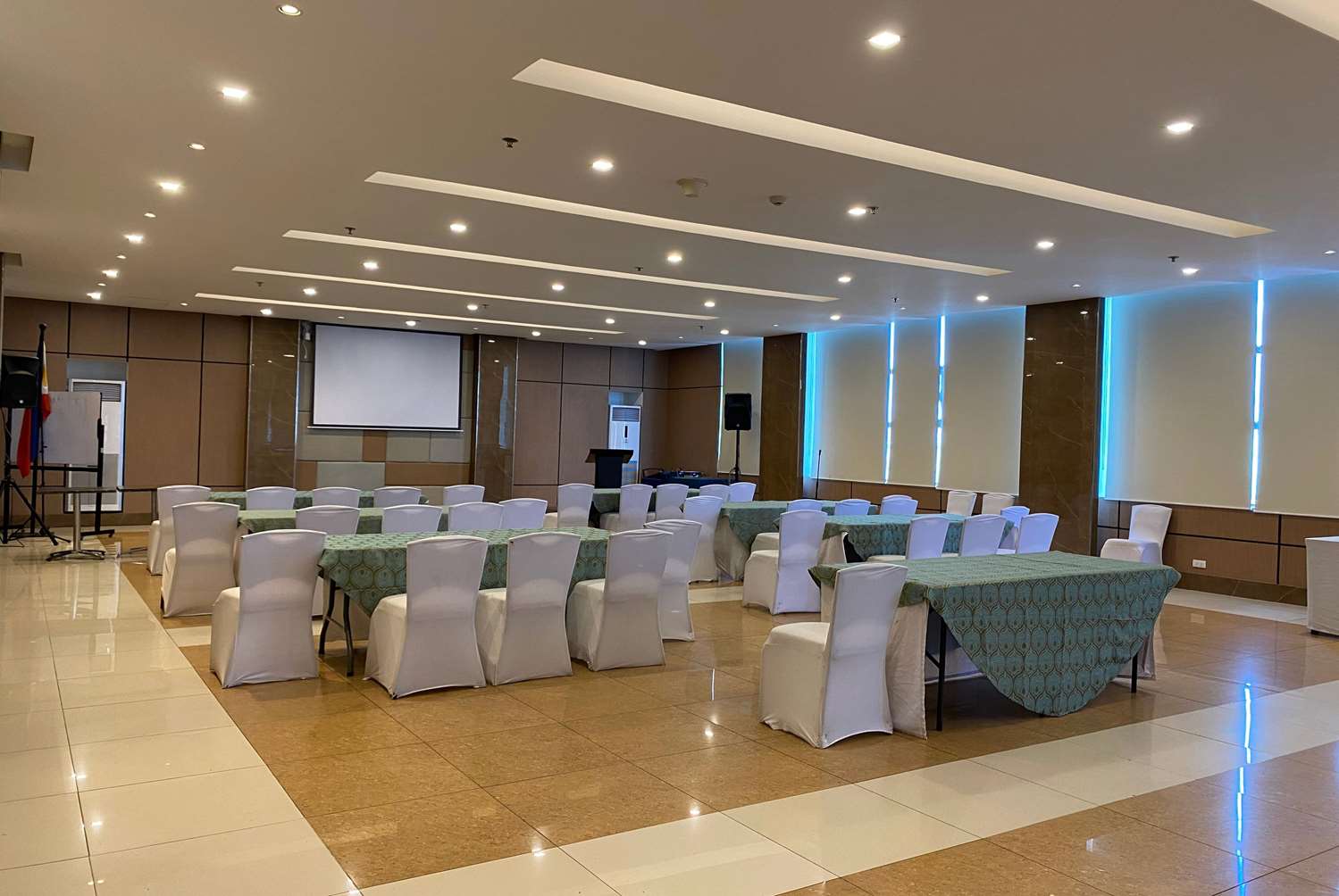 Days Hotel by Wyndham Iloilo 8/9