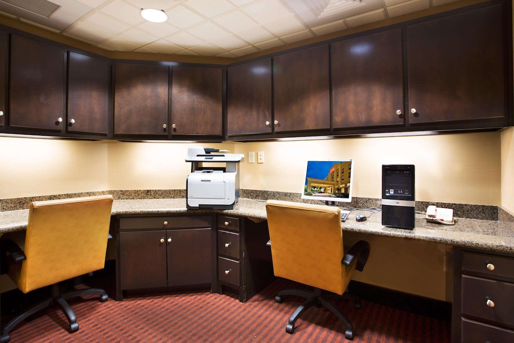 Hampton Inn and Suites Laurel, MS 43/45
