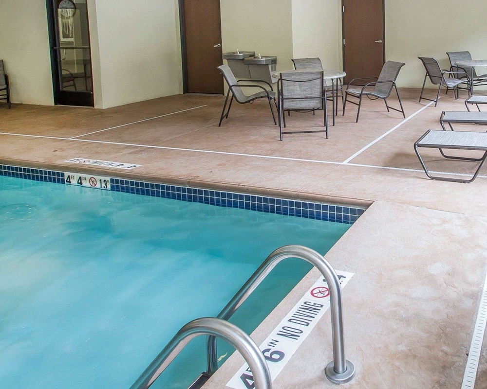 Comfort Suites Hudson I-94 Hudson WI 6/40