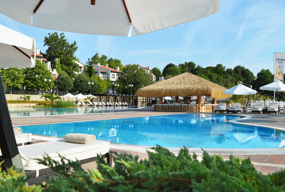 Oasis Resort And Spa 48/50