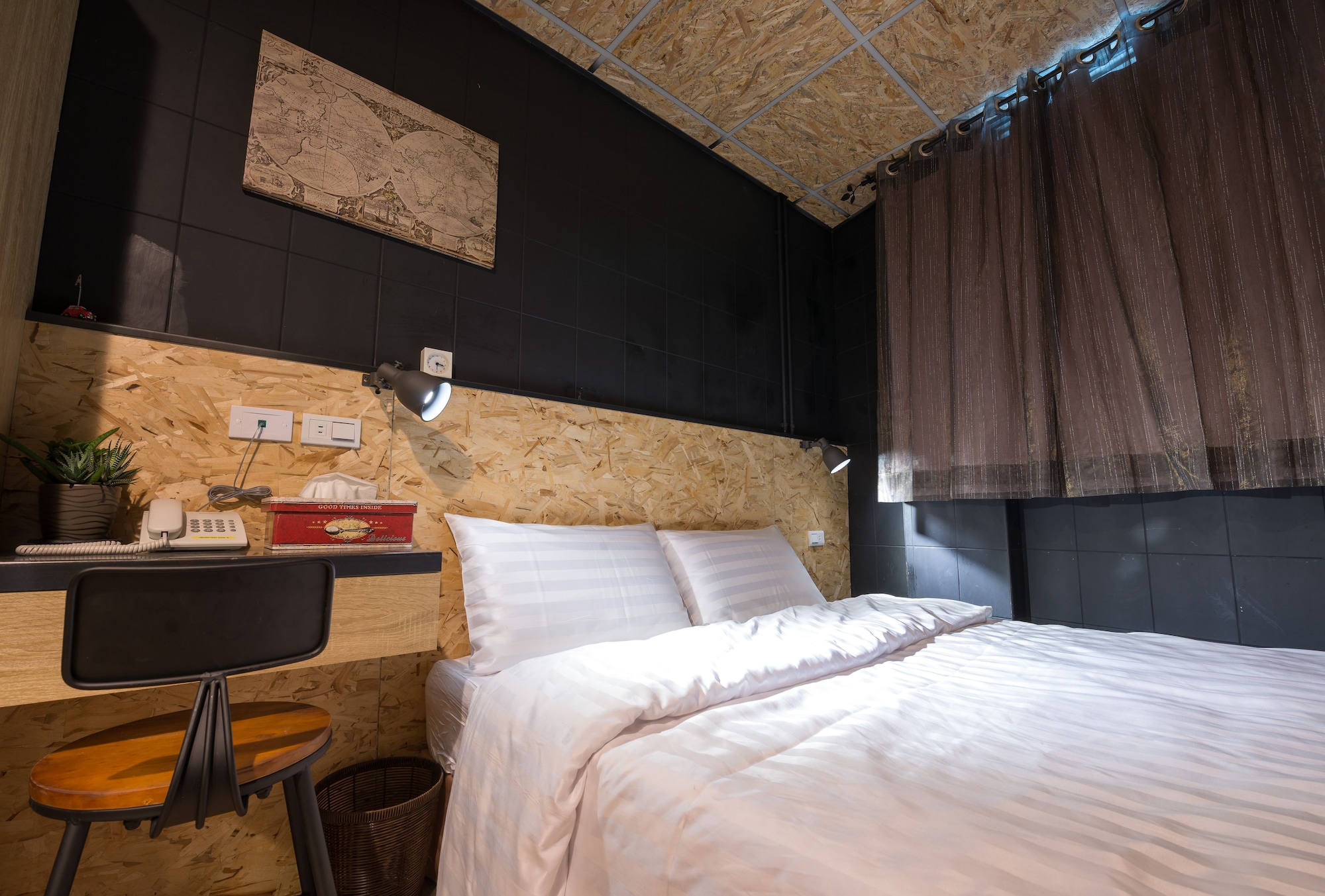 CLASSIC, DOUBLE BED, SHARED BATHROOM
