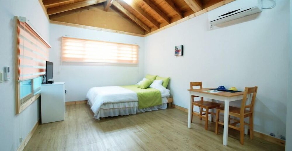 Jeju Gotjawal Geomoon Oreum Pension 13/50