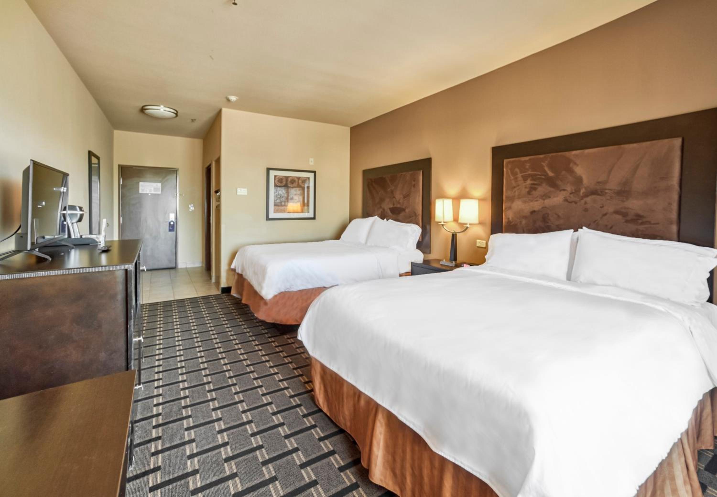 Suite, 2 Queen Beds, Accessible, Holiday Inn Express Suites Beeville 6/10