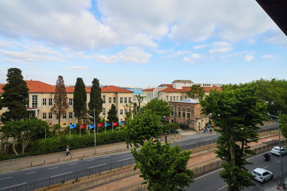 METROPOLITAN HOTELS BOSPHORUS 66/75