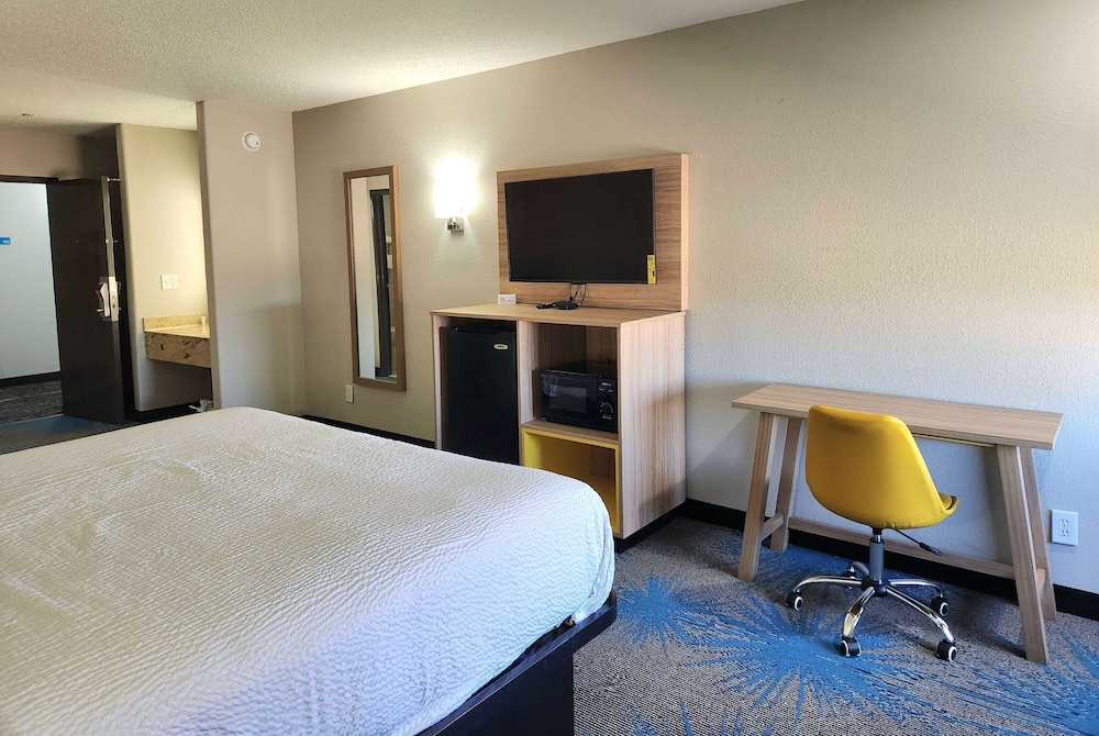 Days Inn & Suites By Wyndham New Iberia 11/27