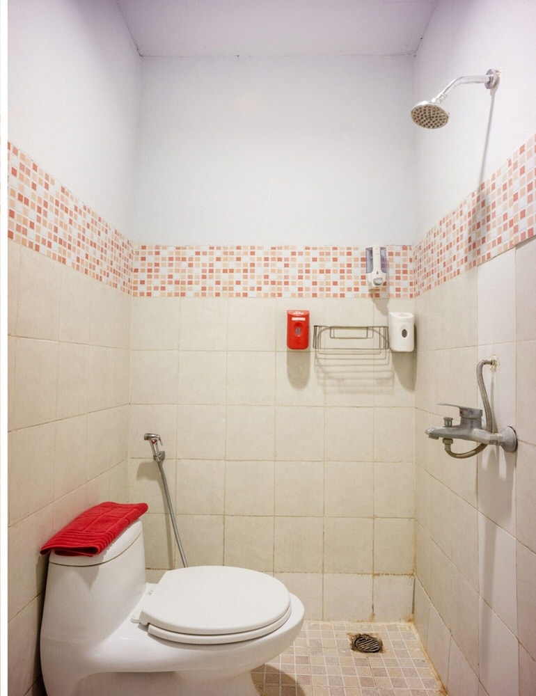 Hotel O Makassar near Losari Beach formerly Ocean View Hotel 20/21