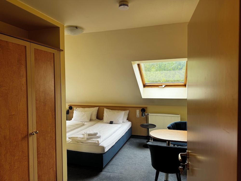 STANDARD, TRIPLE, 1 DOUBLE AND 1 SINGLE BED