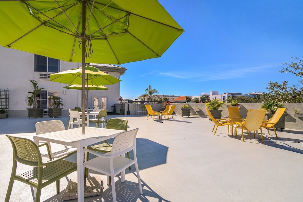 Naples Park Central Hotel 33/50