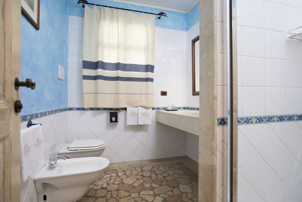 Poseidonia Hotel 65/66