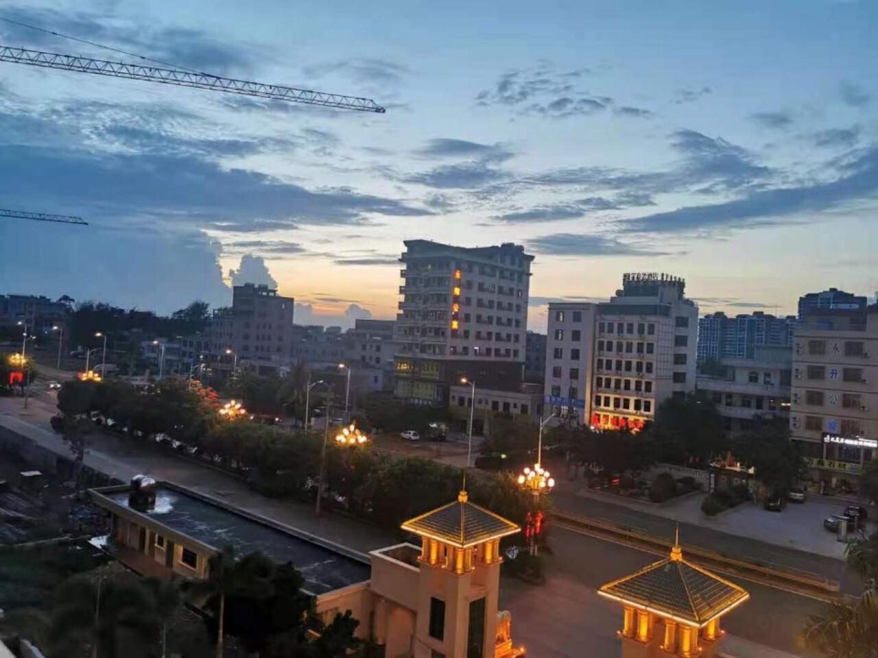 Vienna International Hotel (Haikou Old Town High Speed Railway Station) 56/58