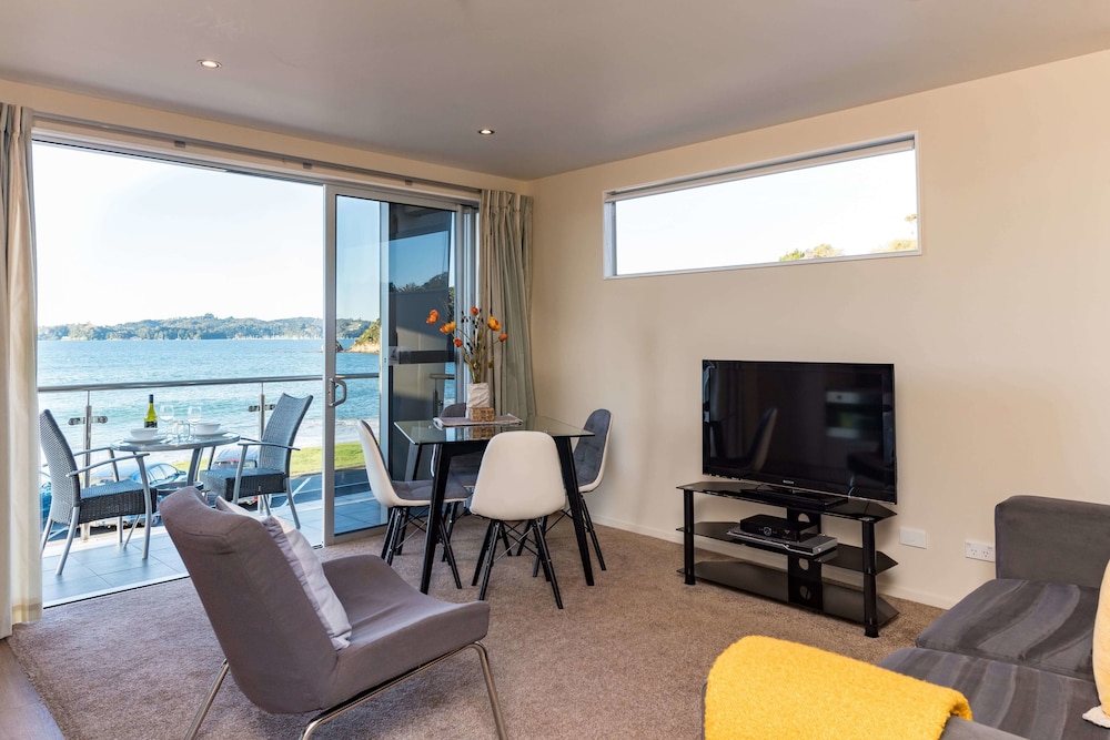 Edgewater Palms Apartments 33/74