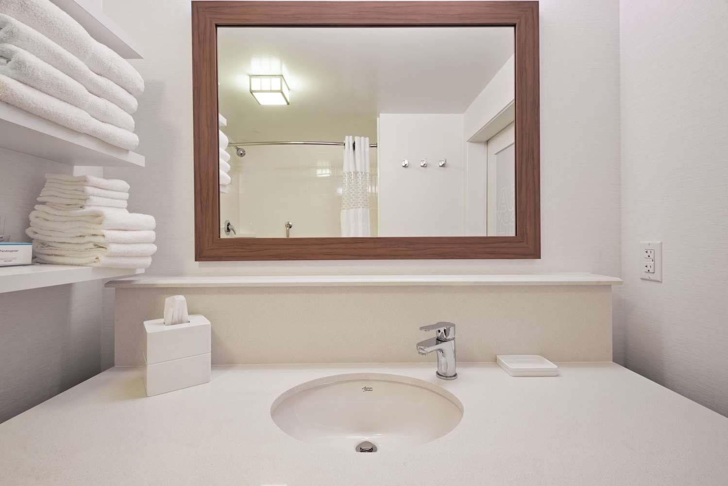 غرفة تنفيذية بسرير كينج، Hampton Inn & Suites North Huntingdon-Irwin 4/4