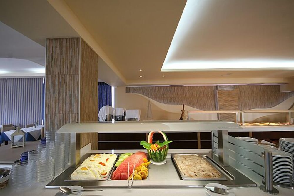 Castro Beach Hotel 40/55