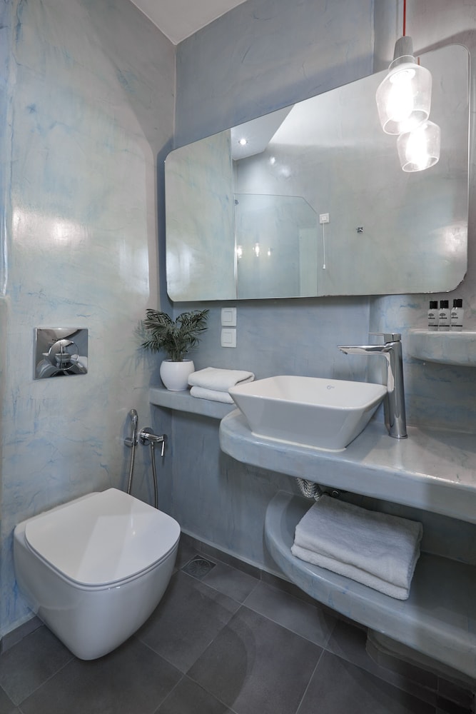 Nissos Thira Hotel 60/62