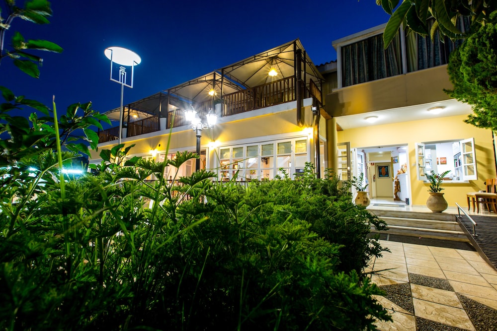 Fitos Inn Guest House 41/50