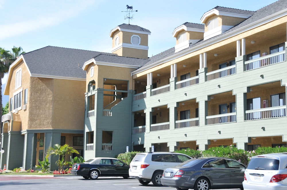 Oak Tree Inn 7/44