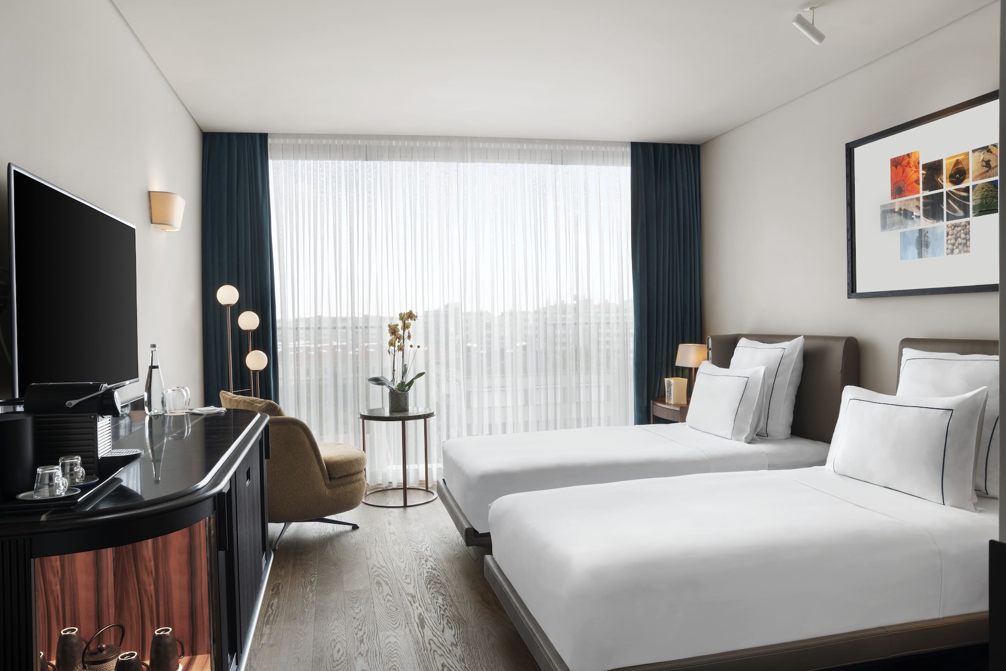 DELUXE, TWIN BEDS
