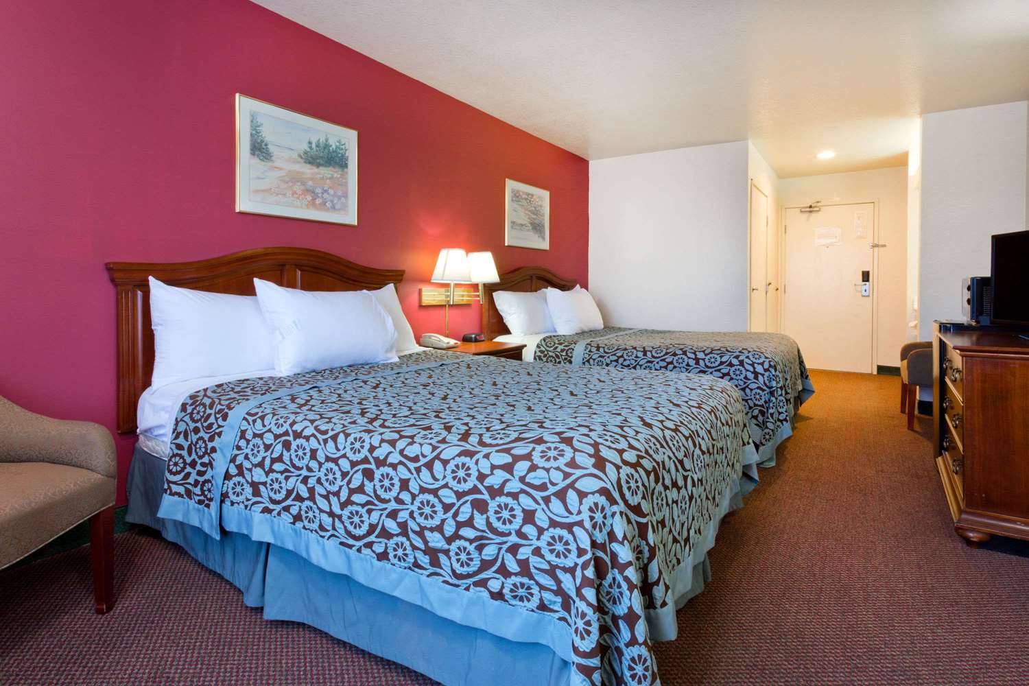 Days Inn by Wyndham Lathrop 9/37