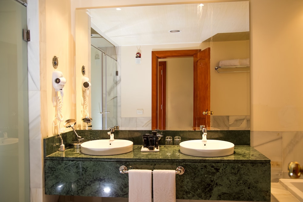 Bahia Principe Escape Runaway Bay 61/70