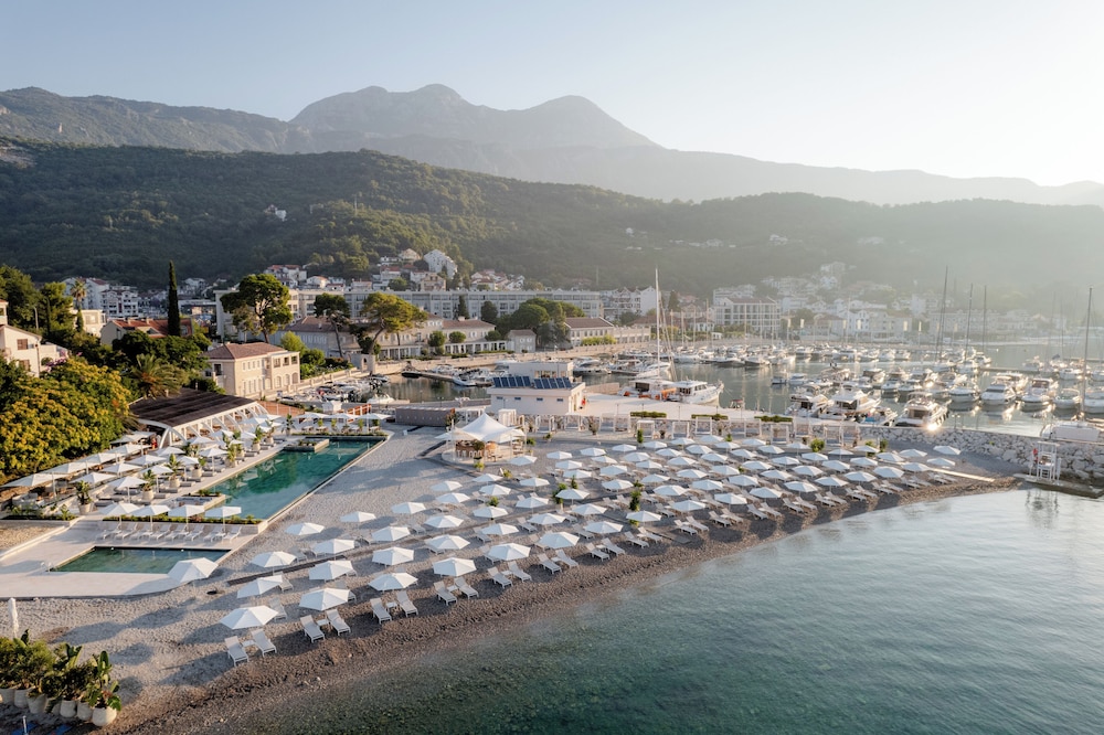 Lazure Hotel and Marina 39/50